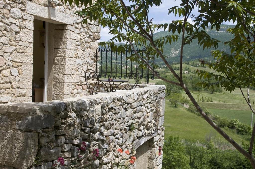 Hotel L'Oustau De La Font Reilhanette Δωμάτιο φωτογραφία